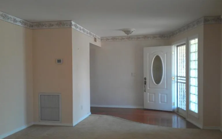 4737 W Laurie Ln — Photo 3
