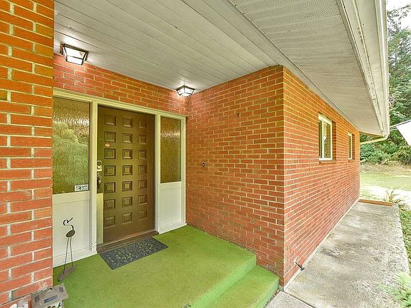 3rd image of 13428 Crescent Rd
