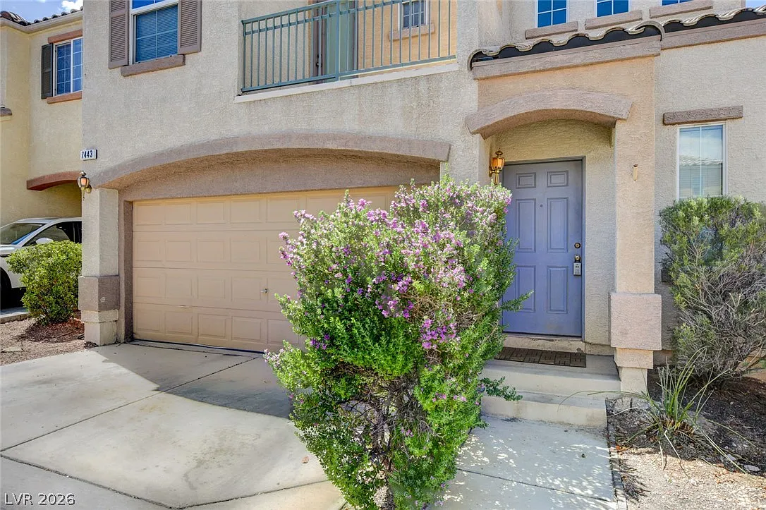 3 bed, 2.5 bath, 1421 sqft, $2,050 — Photo 2