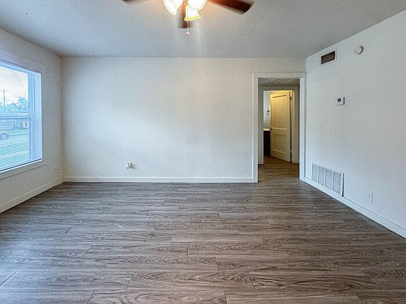 3rd image of 609 Amarillo St