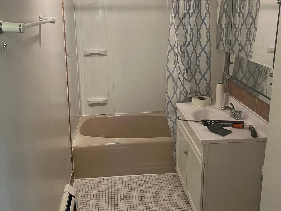 2nd image of 941 8th Ave APT 11