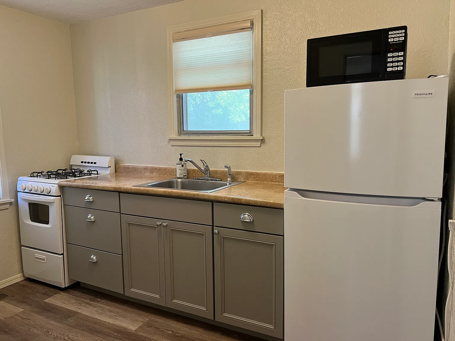 Studio, 400 sqft, $850 — Photo 4