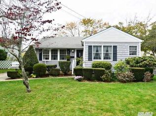 171 Hilltop Dr, Brentwood, NY 11717