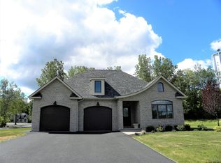 194 Brookwood Rd, Halfmoon, NY 12065
