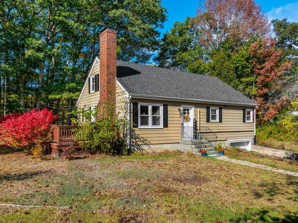 34 Chapel Street, Boothbay, ME 04537