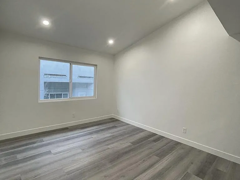 8828 Burnet Ave #8 — Photo 19