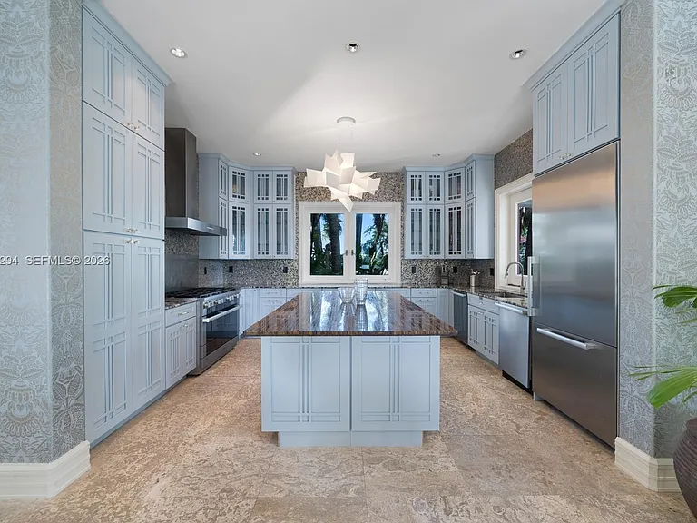 16 Palm Ave — Photo 8