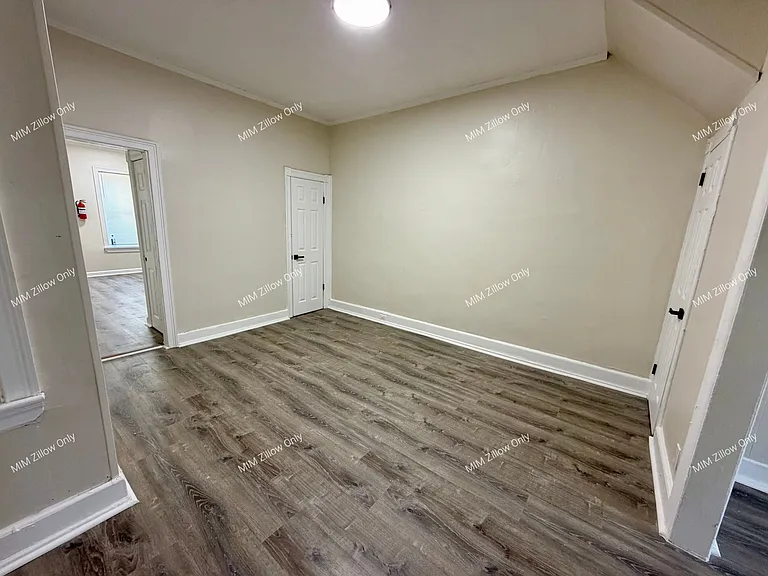 826 State St — Photo 3