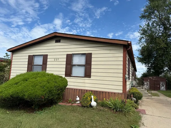 227 Blackthorn Rd, Matteson, IL 60443