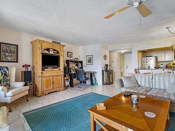 4th image of 2424 N Federal Hwy APT 300