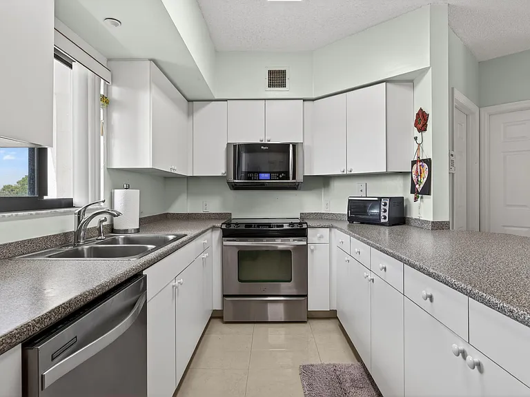 2105 Lavers Cir #403 — Photo 8