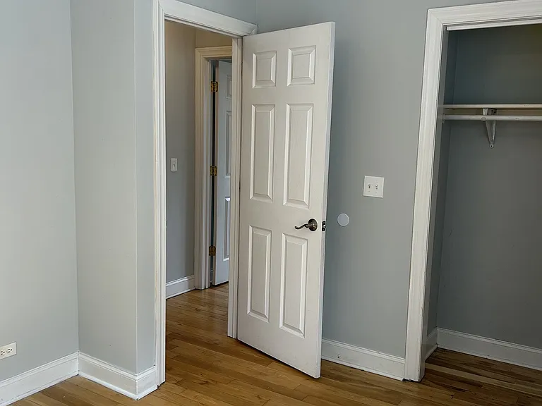 4542 W George St #2 — Photo 9