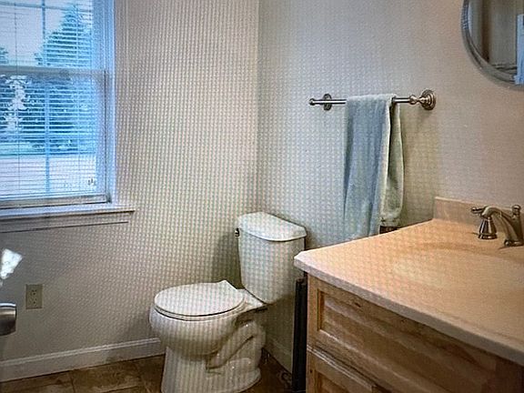3rd image of 269 Bay Rd
