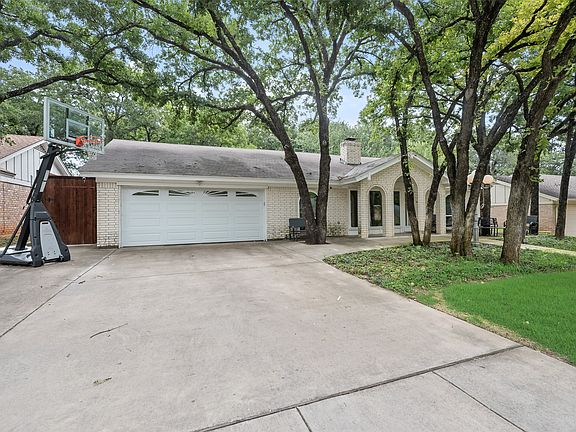 2nd image of 412 Twin Creek Dr
