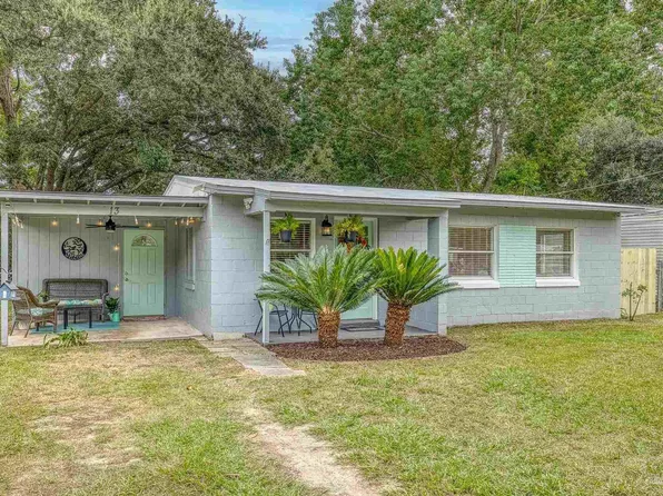 13 Randolph Dr, Pensacola, FL 32506