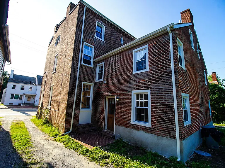 32 Market St — Photo 3