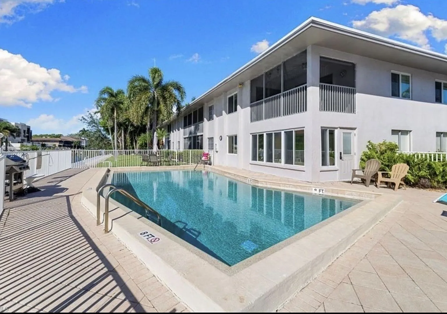 ** Canal View 2 Bedroom\2 Bath Condo ** Seasonal Or Annual ** Blue Point Close To Downtown Naples... — Photo 4
