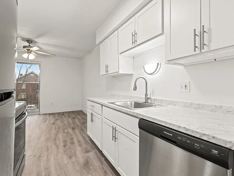 Carriage Hill Apartments - Dearborn Heights, MI — Photo 3