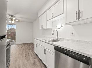 Carriage Hill Apartments - Dearborn Heights, MI, Dearborn Heights, MI 48127