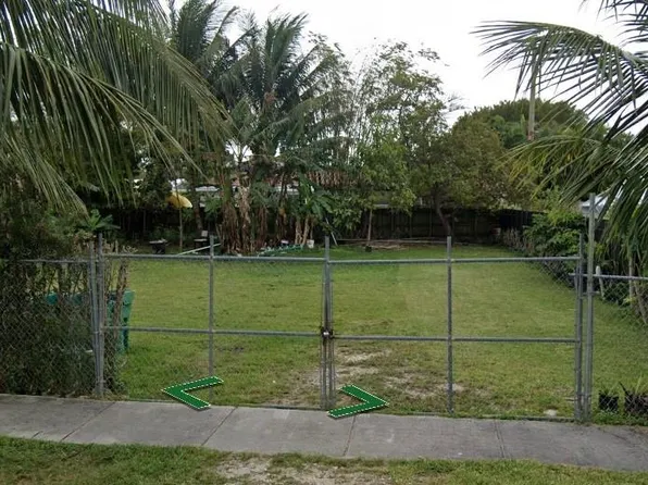 8966 SW 40th Ter, Miami, FL 33165