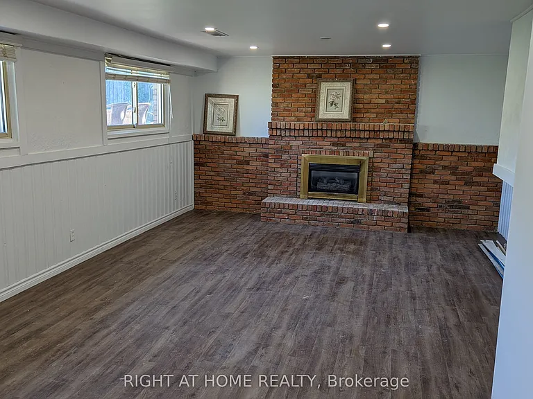 43 Glenayr Pl #LOWER — Photo 5