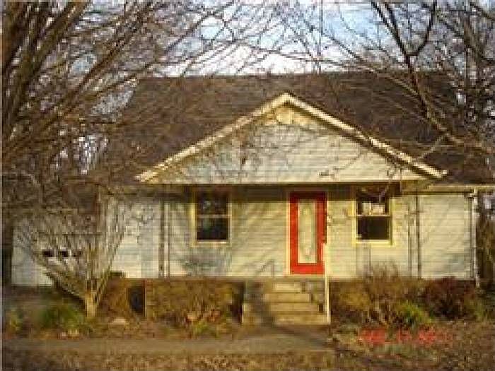 1st image of 431 Gresham Ln