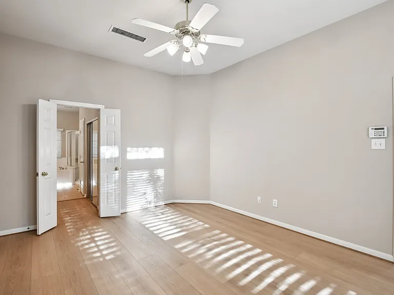 27 Endor Forest Pl — Photo 10