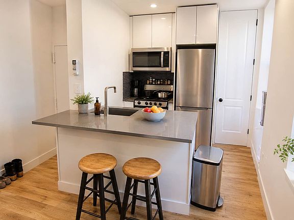 2nd image of 58 Kenmare St APT 9