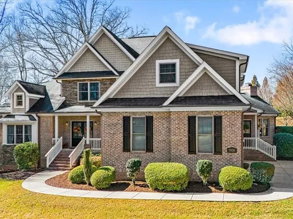 5936 Tarleton Dr, Oak Ridge, NC 27310