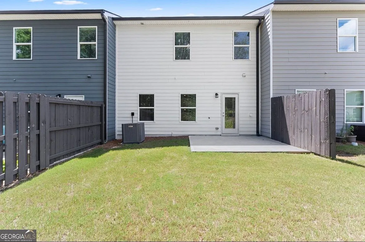 3 bed, 2.5 bath, 1675 sqft, $2,700 — Photo 4