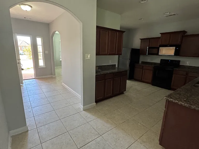 2132 Mulberry Dr — Photo 4