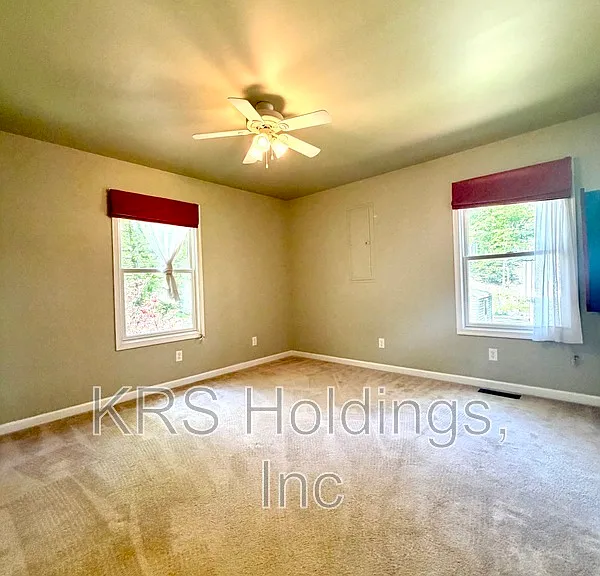 477 Westwood Rd — Photo 8