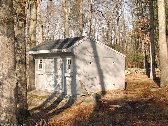 4th image of 32 Oakwood Dr