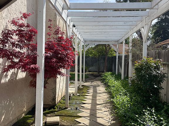 Side gate walkway to back yard