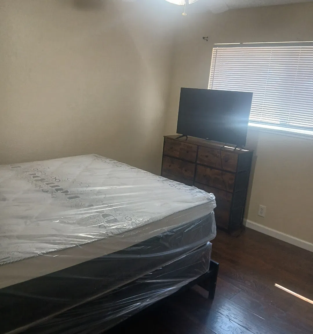 1 bed, 1180 sqft, $900 — Photo 2