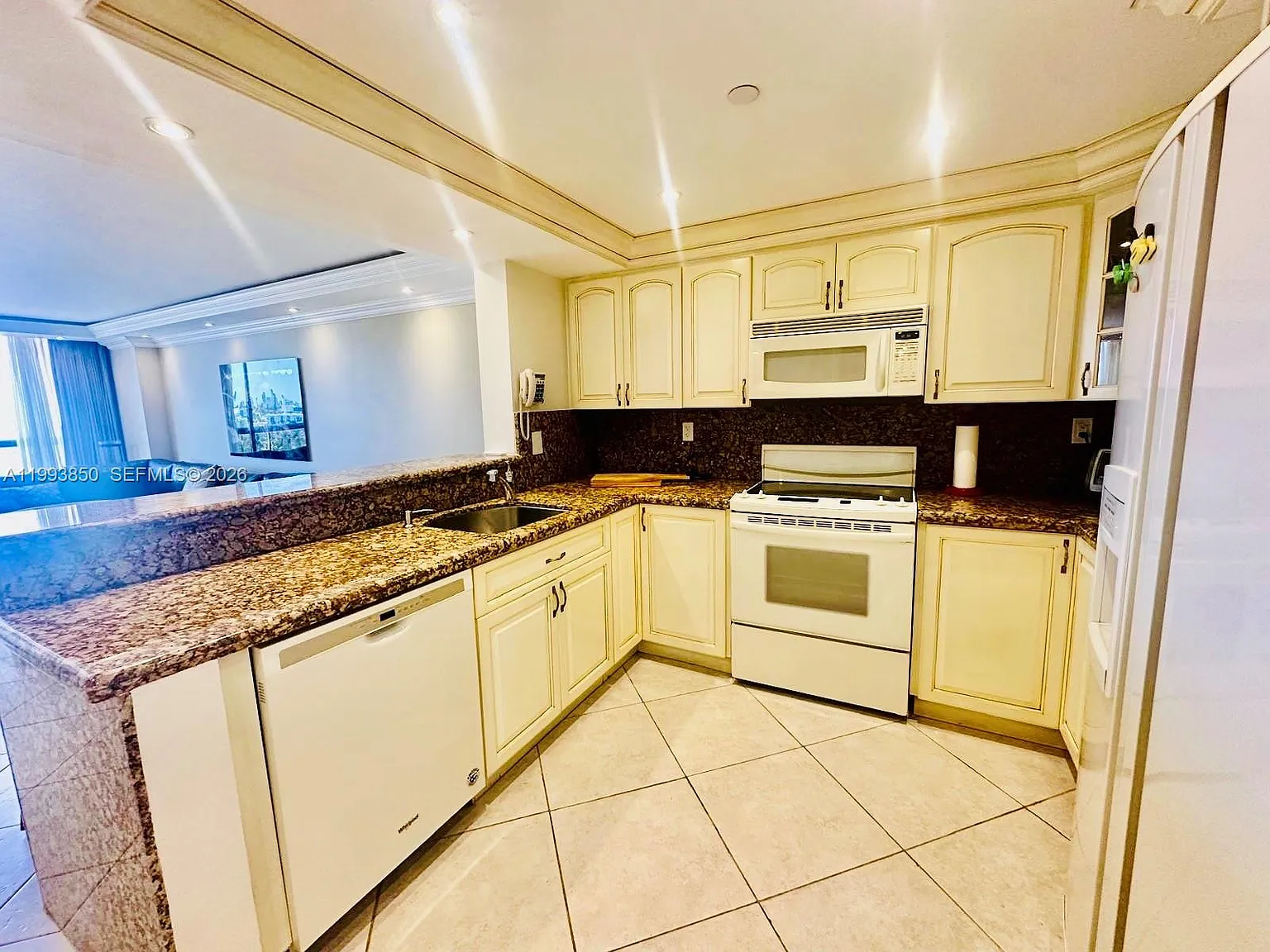 Club Atlantis Condo — Photo 3