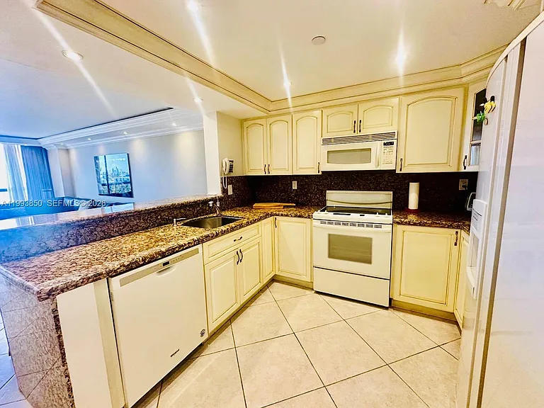 2555 Collins Ave #704 — Photo 3