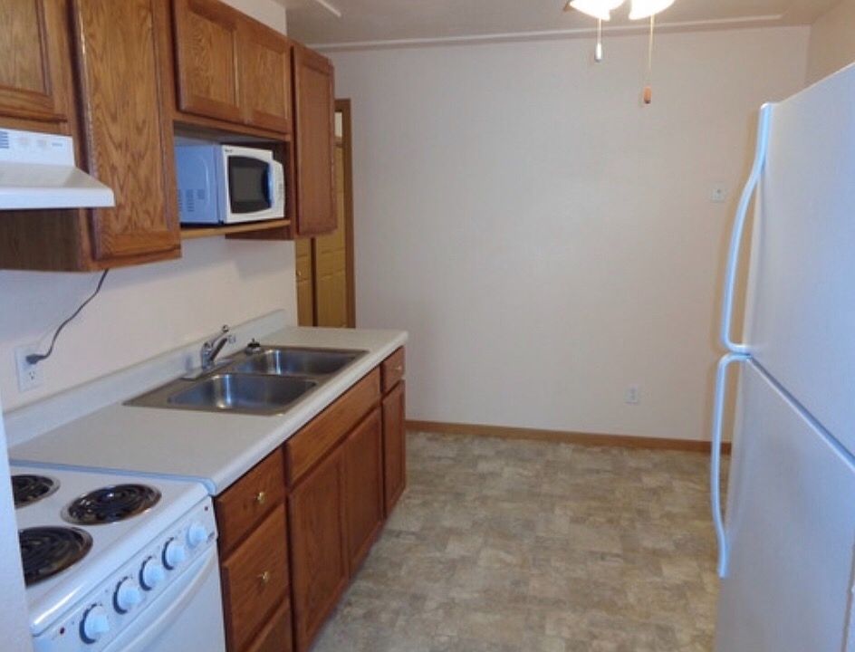2nd image of 511-513 C Ave NW #513-01