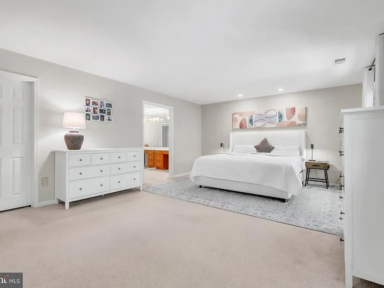 9708 Meyer Point Dr — Photo 12
