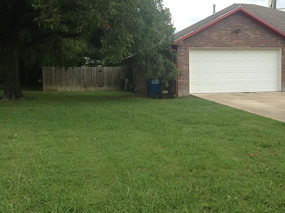 3rd image of 411 Live Oak St