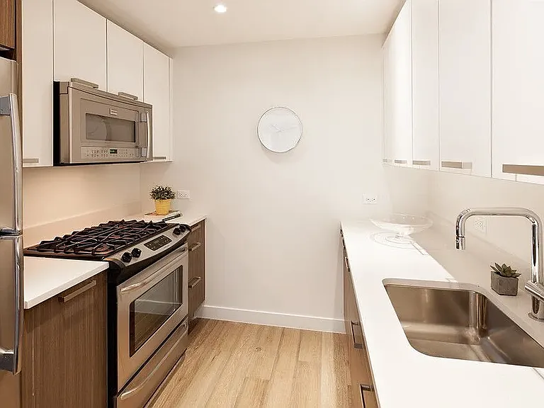 2614 Jackson Ave #6G — Photo 3