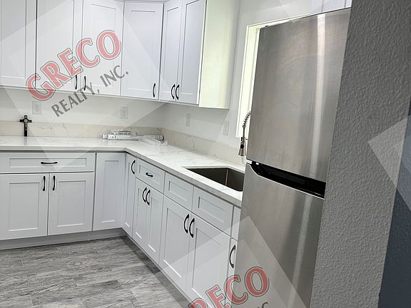 2nd image of 2345 Bentley Ave #A