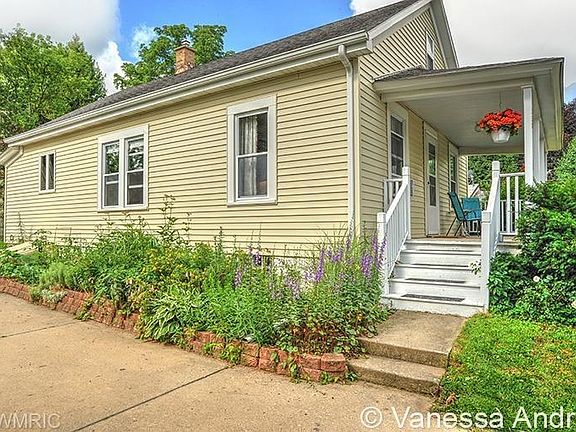 3rd image of 338 Stowell St NW