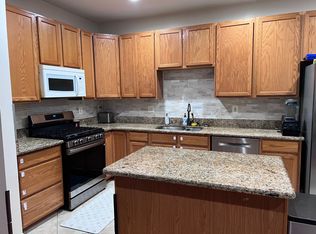 2457 Rolling Plains Dr, Herndon, VA 20171