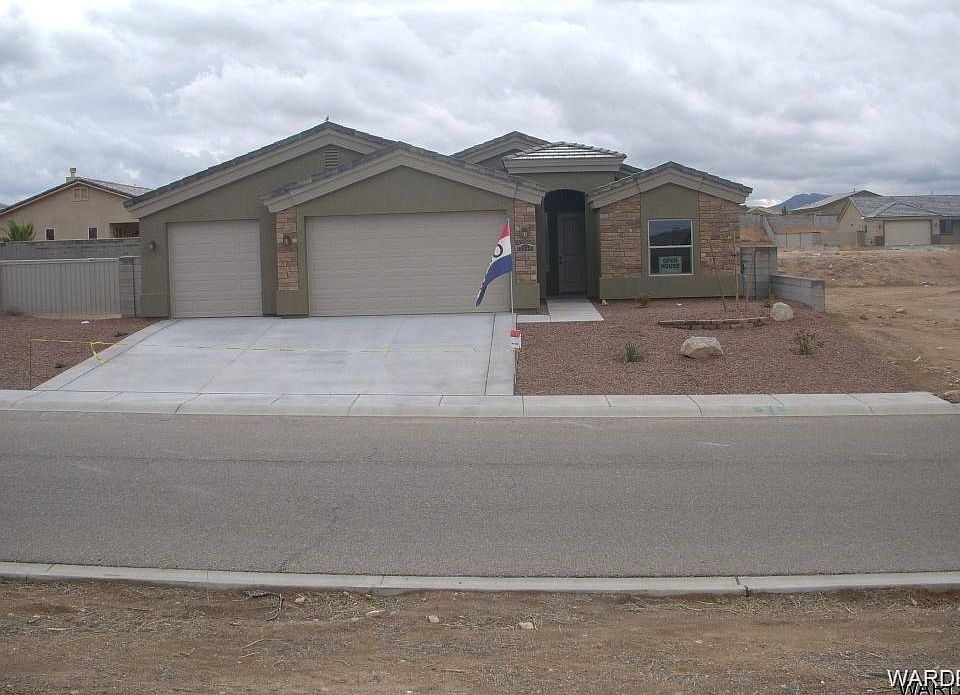 1st image of 3330 Isador Ave