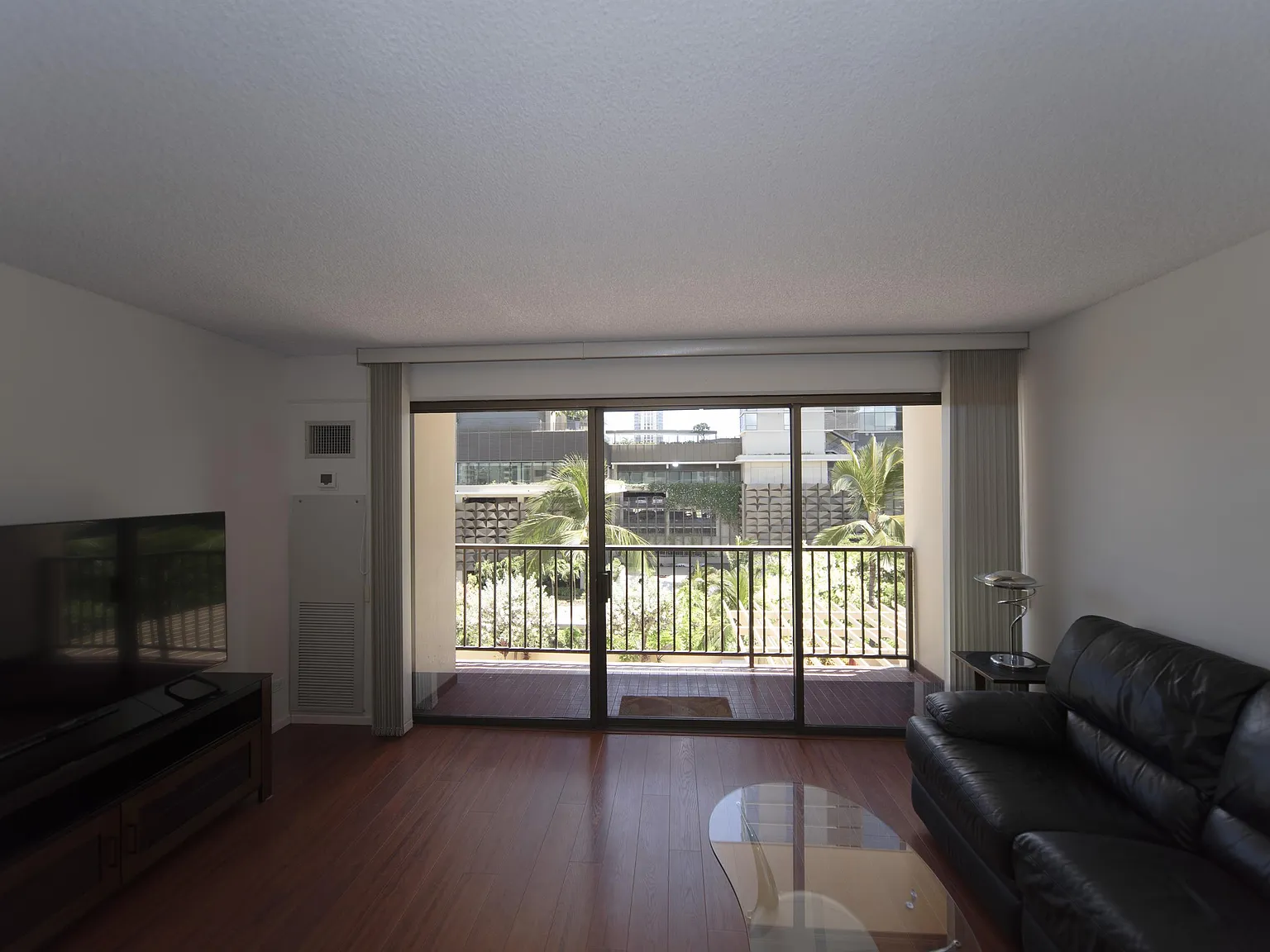 2140 Kuhio 606 - 1 — Photo 2