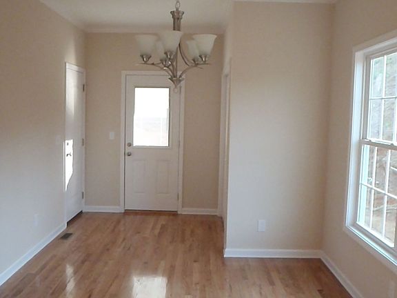5th image of 624 Saint Andrews Dr