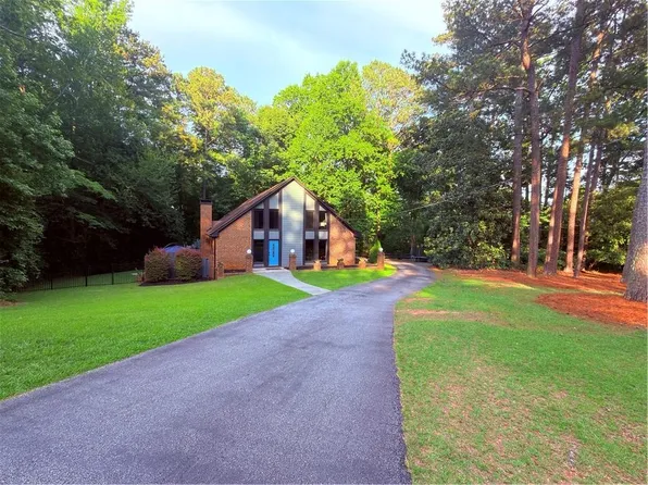 1605 Saint Tropez Way, Sandy Springs, GA 30350