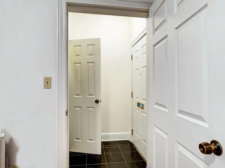 1016 Garnett Pl — Photo 8