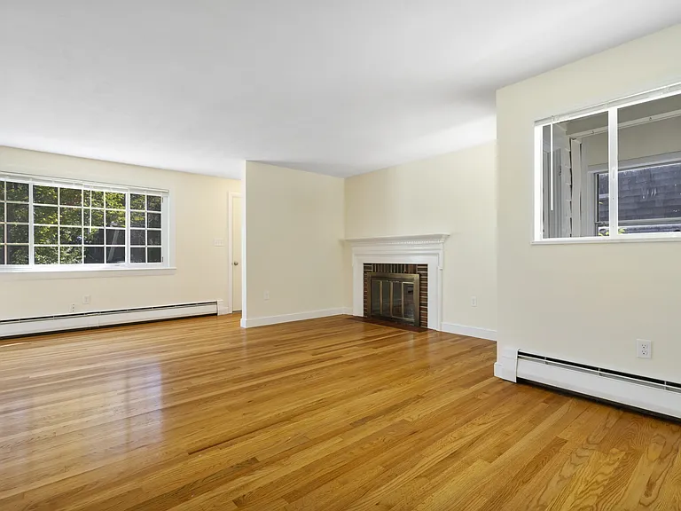 27 Hermon St — Photo 3